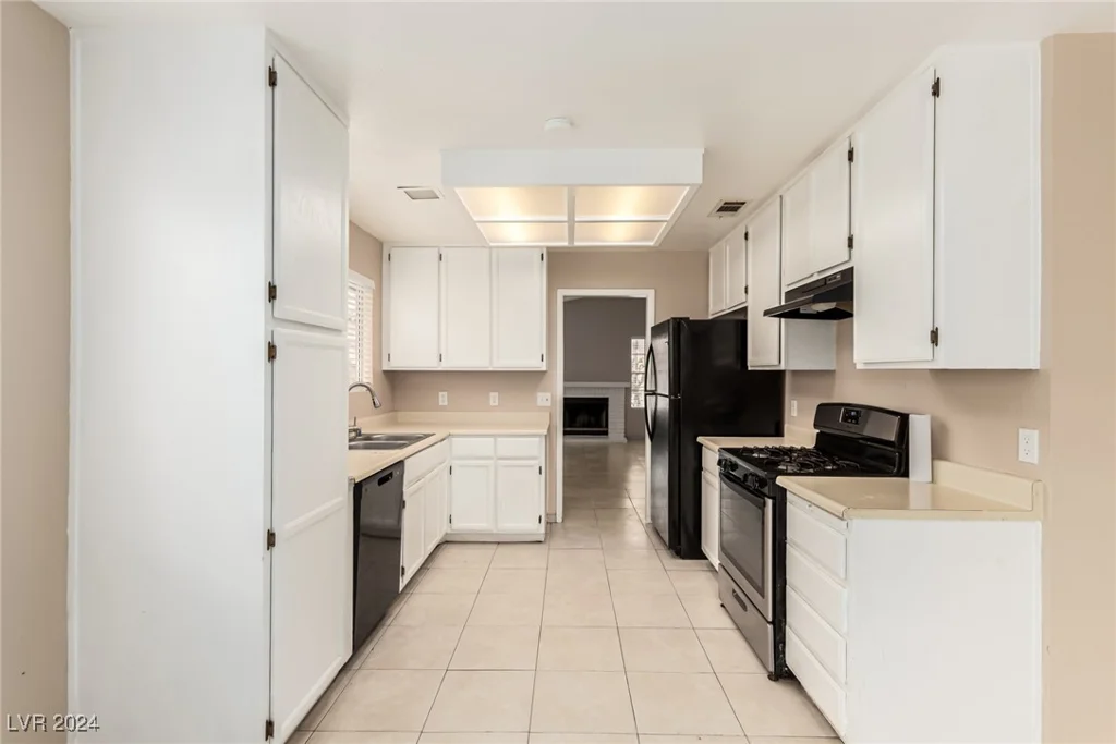 7556 Kalmalii, Las Vegas, NV 89147