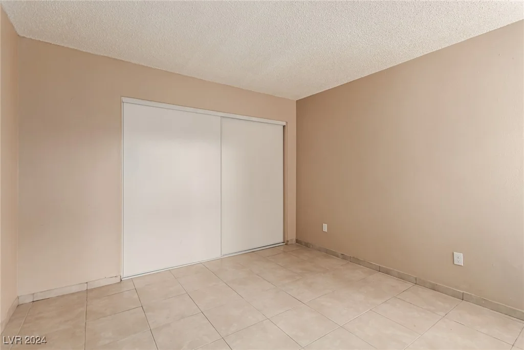 7556 Kalmalii, Las Vegas, NV 89147