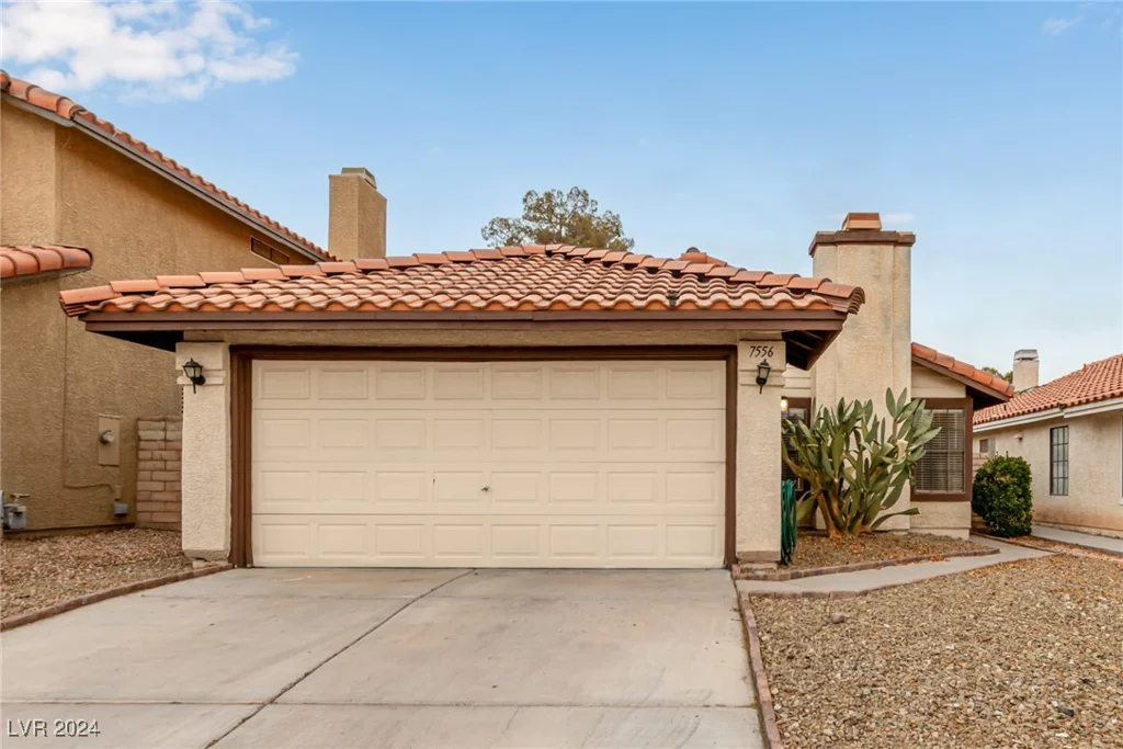 7556 Kalmalii, Las Vegas, NV 89147