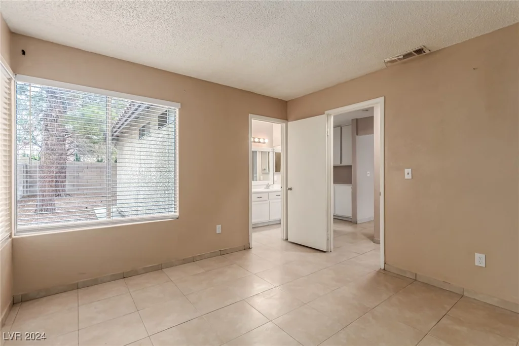 7556 Kalmalii, Las Vegas, NV 89147