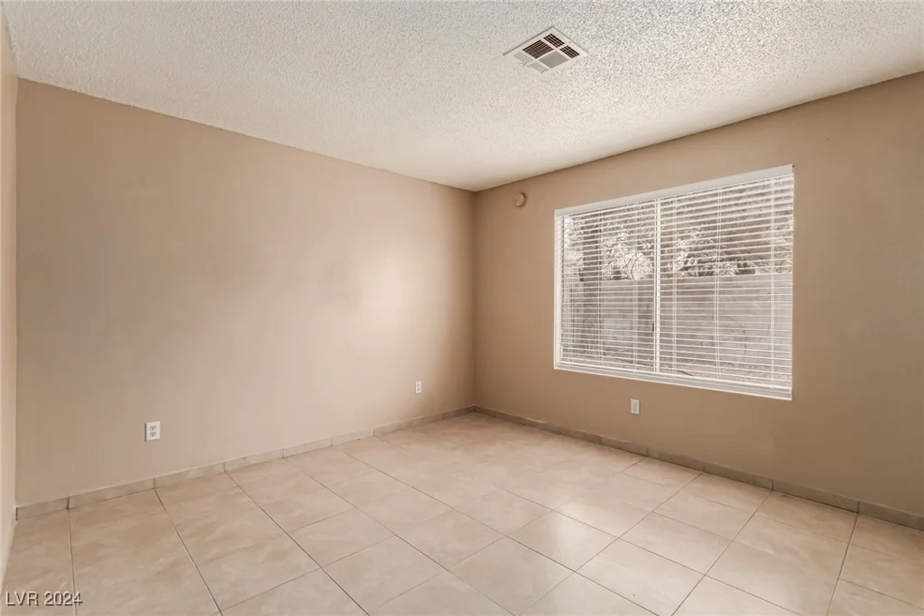 7556 Kalmalii, Las Vegas, NV 89147