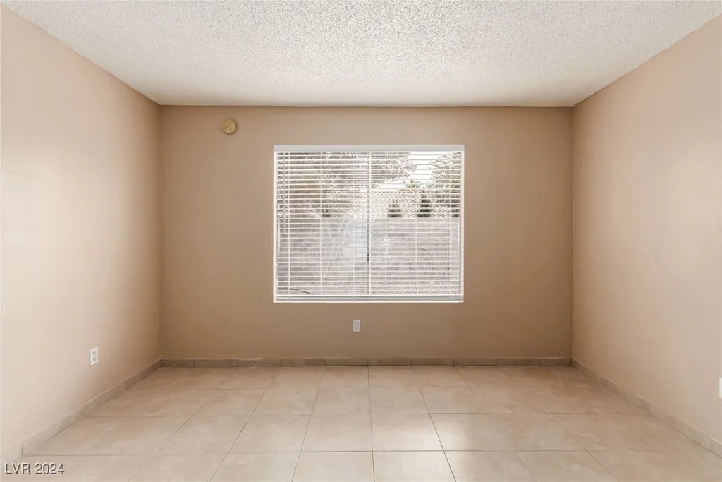 7556 Kalmalii, Las Vegas, NV 89147