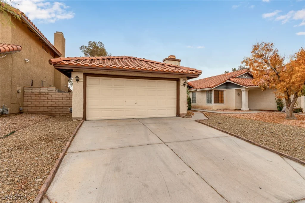 7556 Kalmalii, Las Vegas, NV 89147