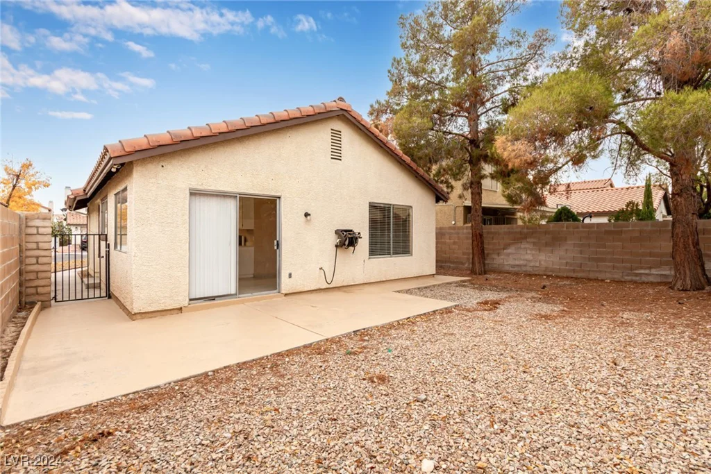 7556 Kalmalii, Las Vegas, NV 89147