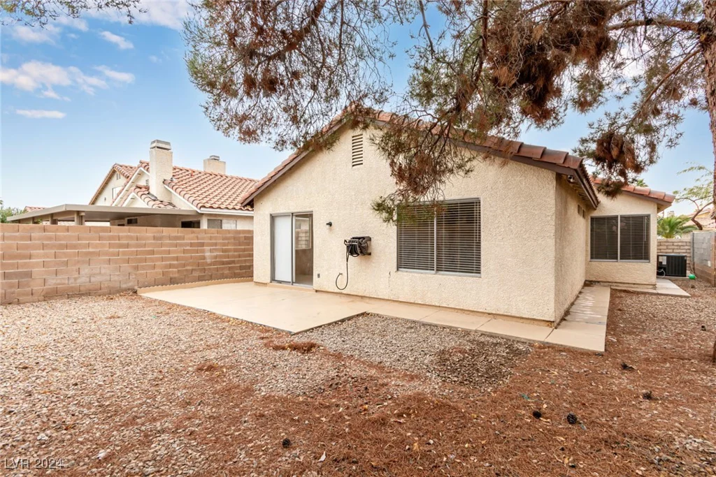 7556 Kalmalii, Las Vegas, NV 89147