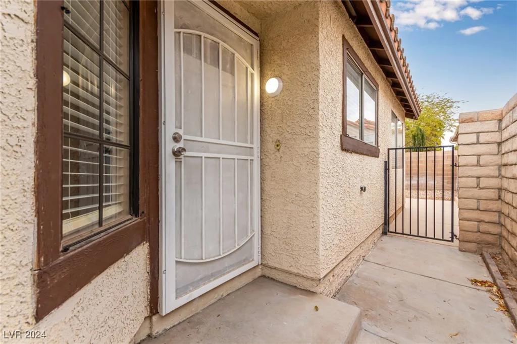 7556 Kalmalii, Las Vegas, NV 89147