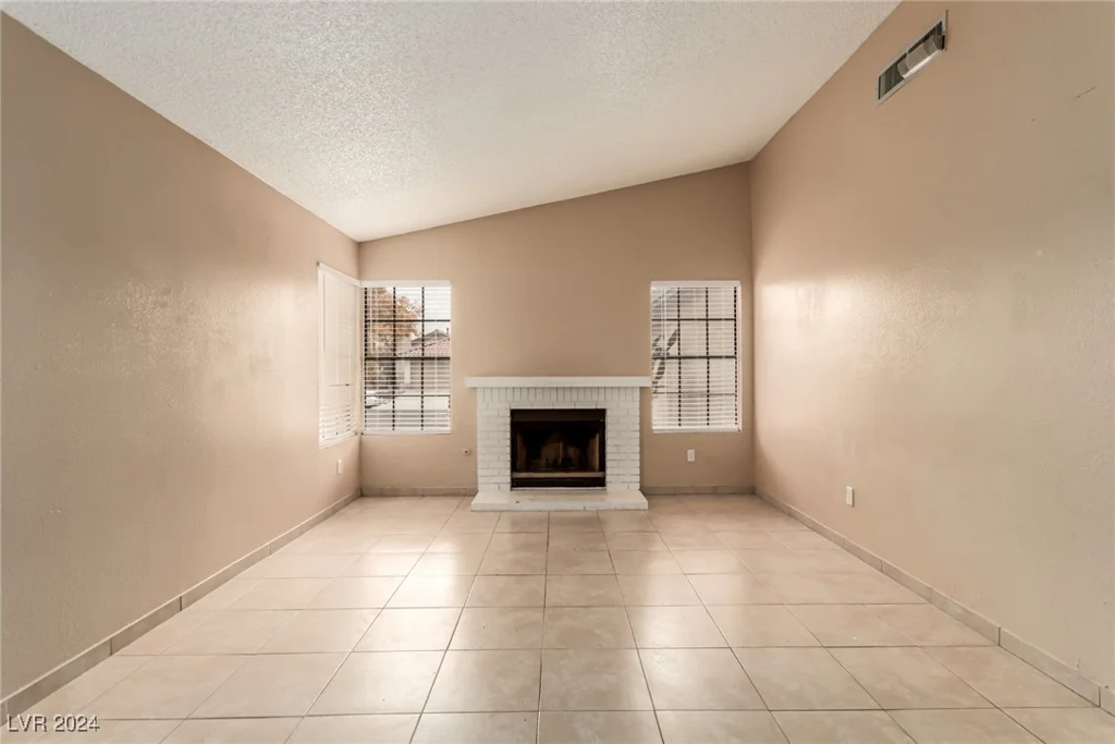 7556 Kalmalii, Las Vegas, NV 89147