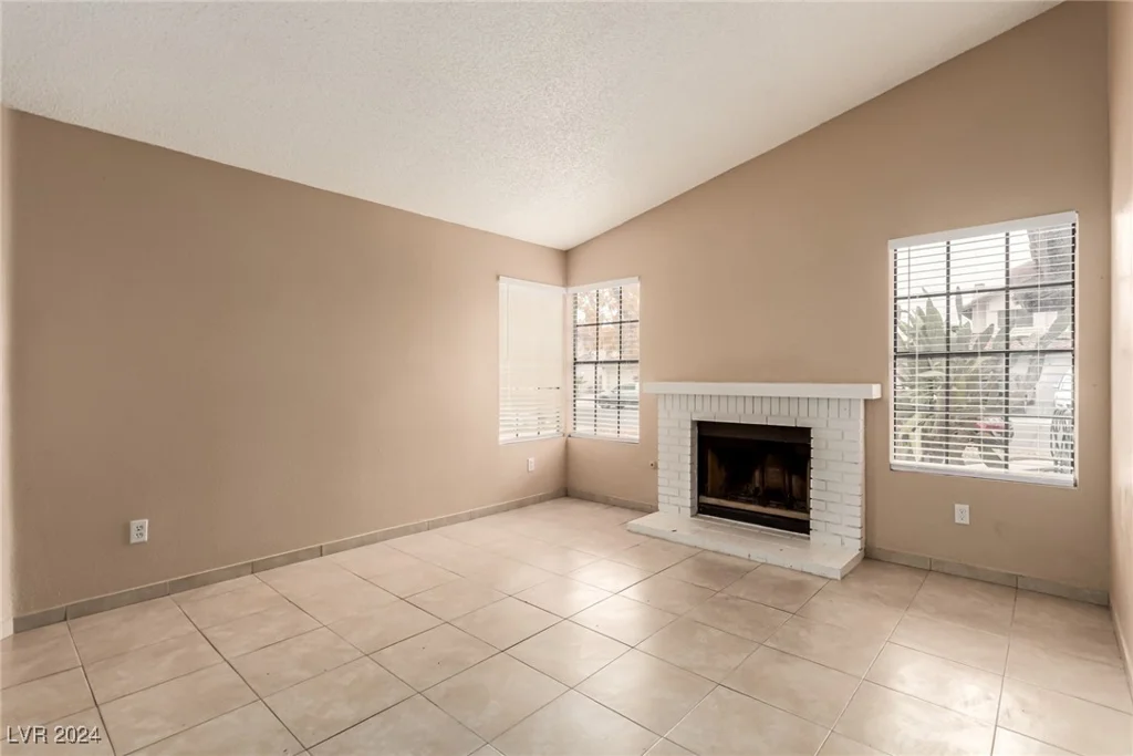 7556 Kalmalii, Las Vegas, NV 89147
