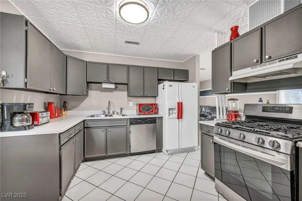 713 Antelope, Las Vegas, NV 89145