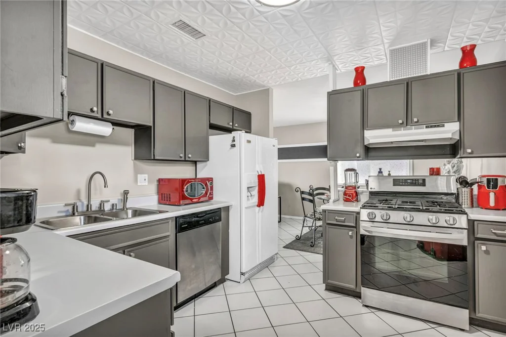 713 Antelope, Las Vegas, NV 89145