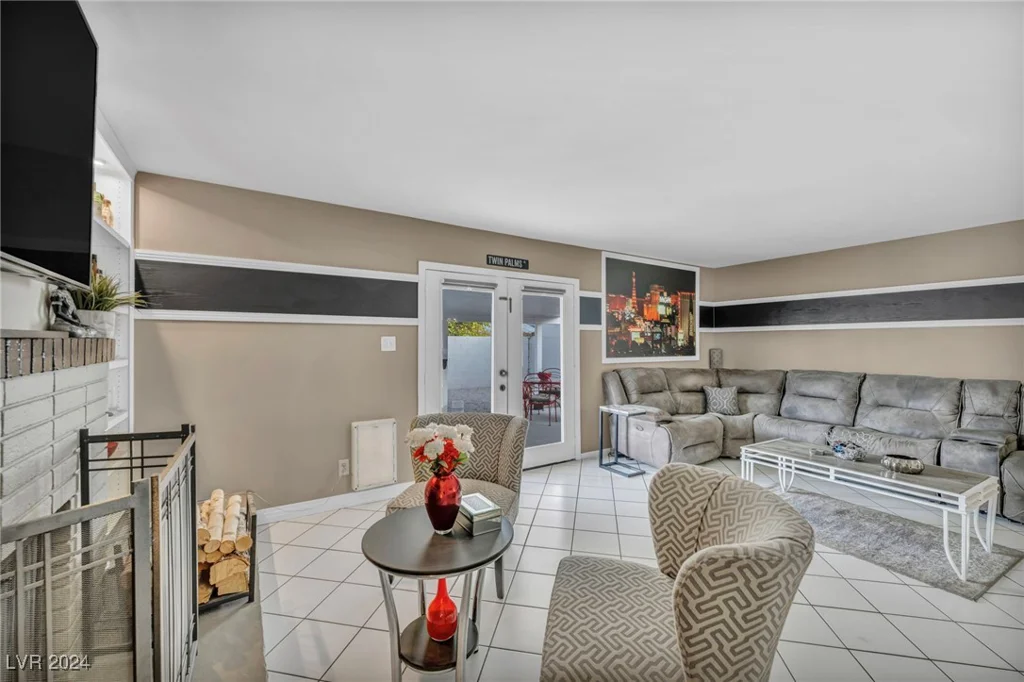 713 Antelope, Las Vegas, NV 89145
