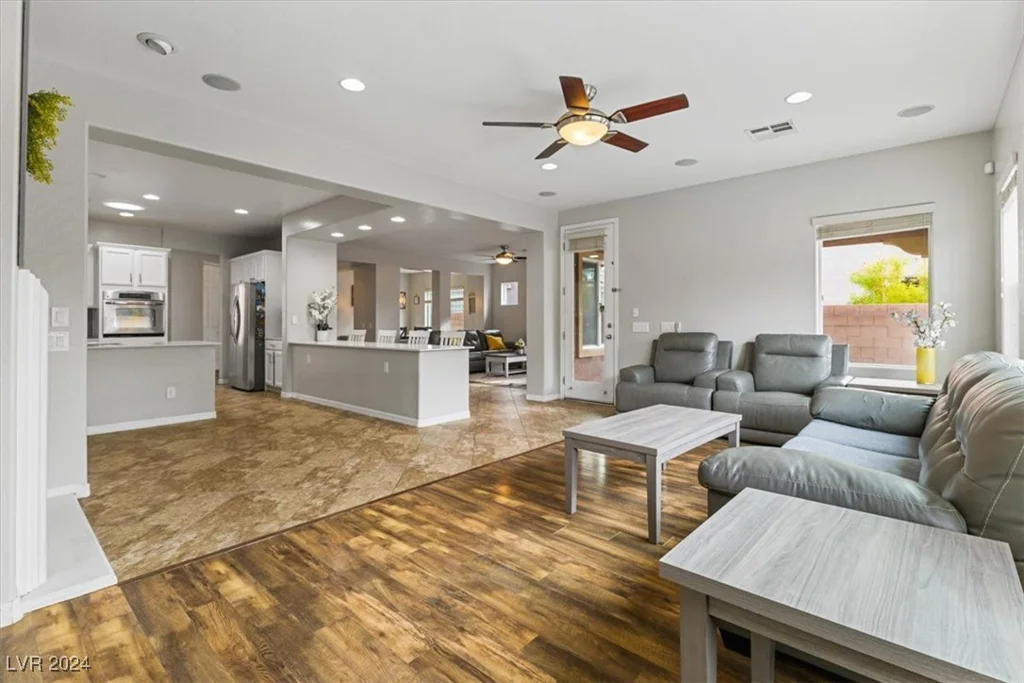 7141 Royal Melbourne, Las Vegas, NV 89131