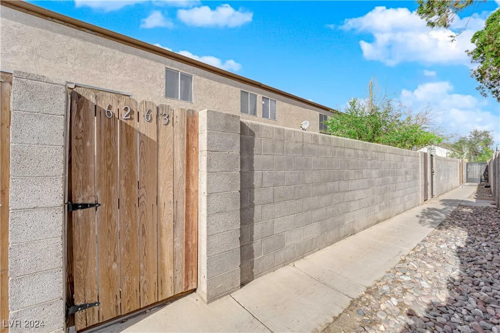 6263 Washington, Las Vegas, NV 89107