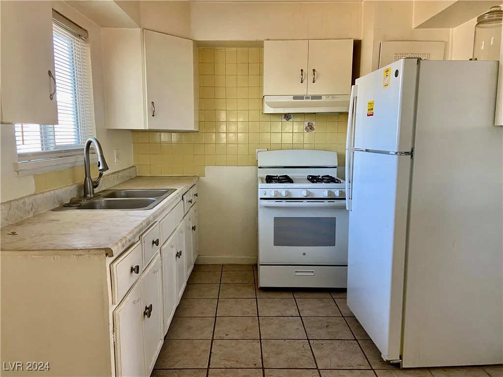 1661 D, Las Vegas, NV 89106