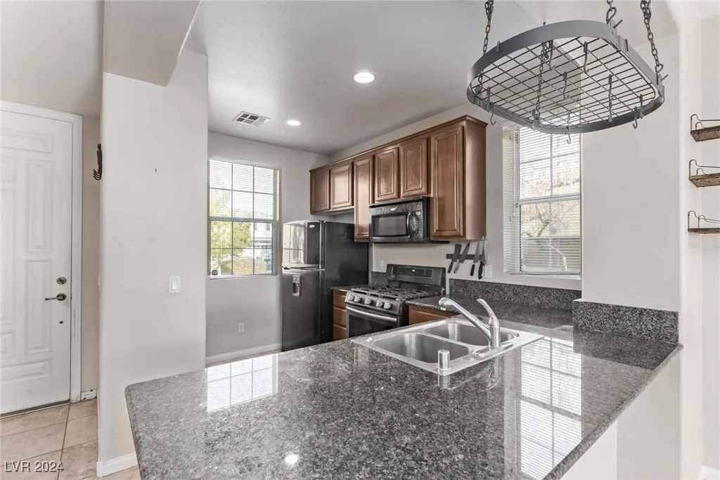 8331 Lower Trailhead, Las Vegas, NV 89113