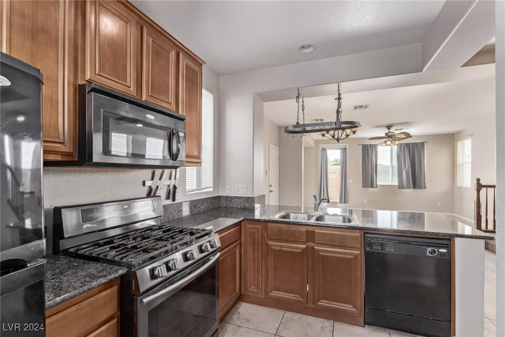 8331 Lower Trailhead, Las Vegas, NV 89113