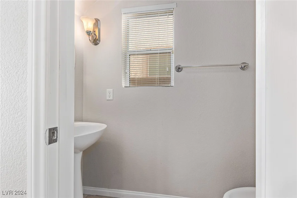 8331 Lower Trailhead, Las Vegas, NV 89113