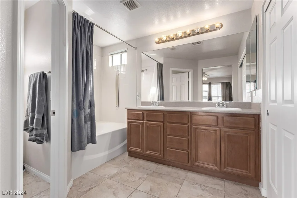 8331 Lower Trailhead, Las Vegas, NV 89113