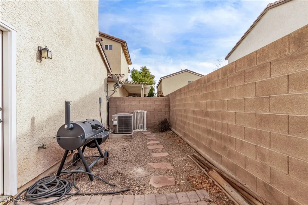 8331 Lower Trailhead, Las Vegas, NV 89113