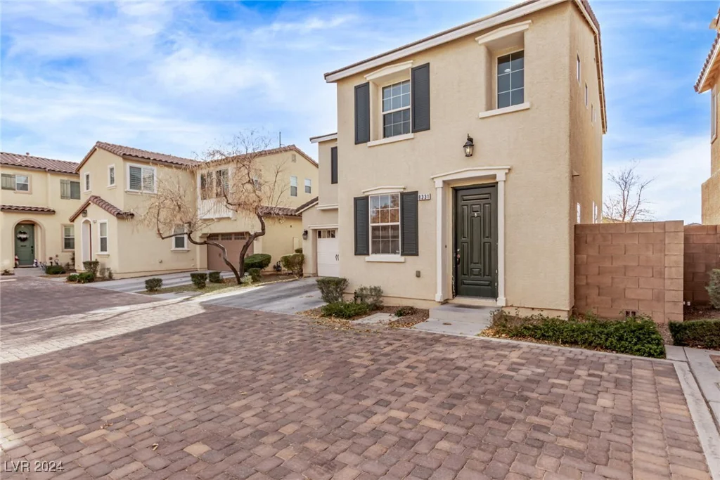 8331 Lower Trailhead, Las Vegas, NV 89113