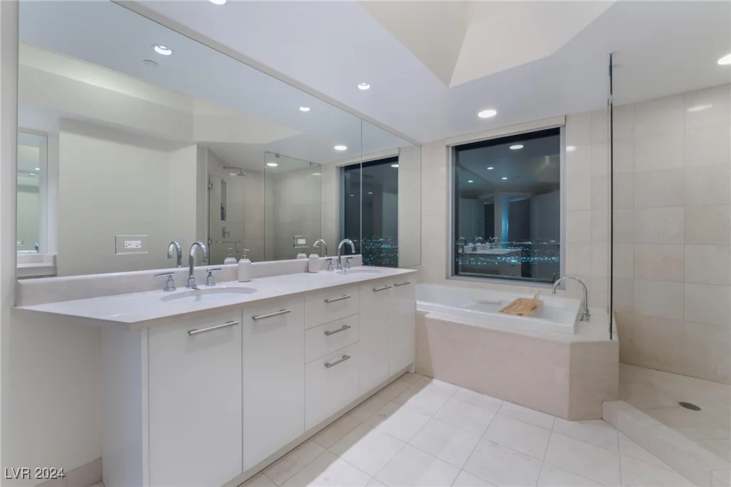 322 Karen, Las Vegas, NV 89109
