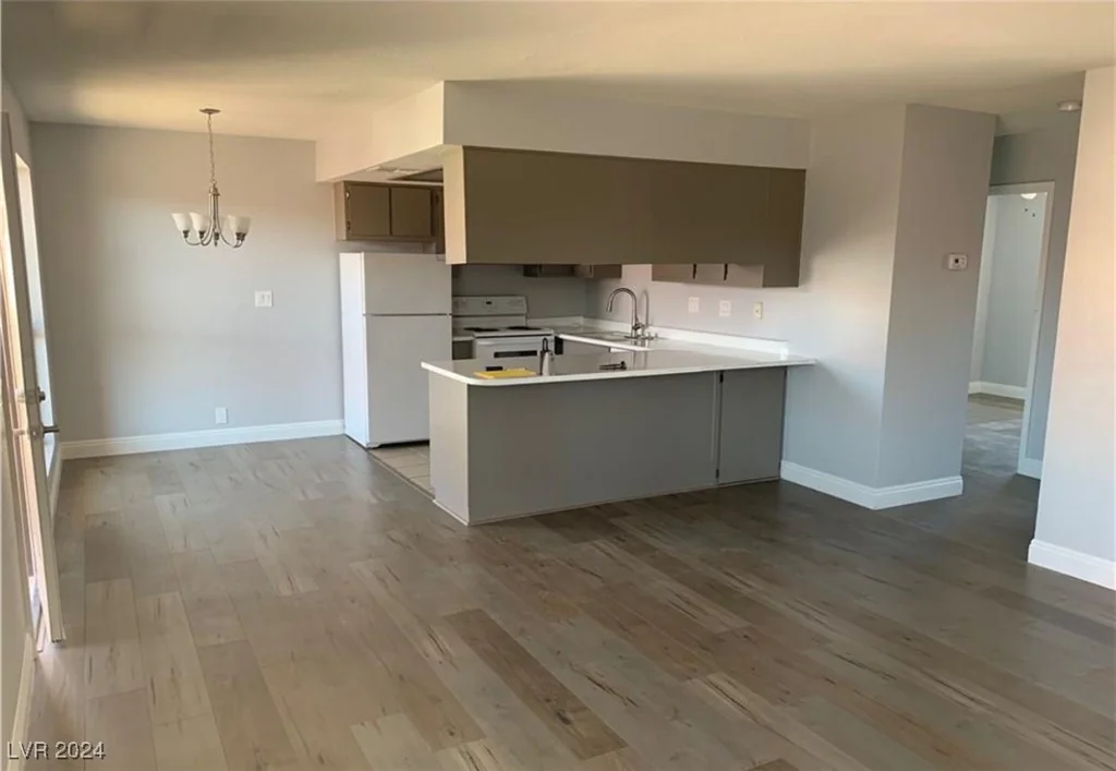 4300 Lamont, Las Vegas, NV 89115