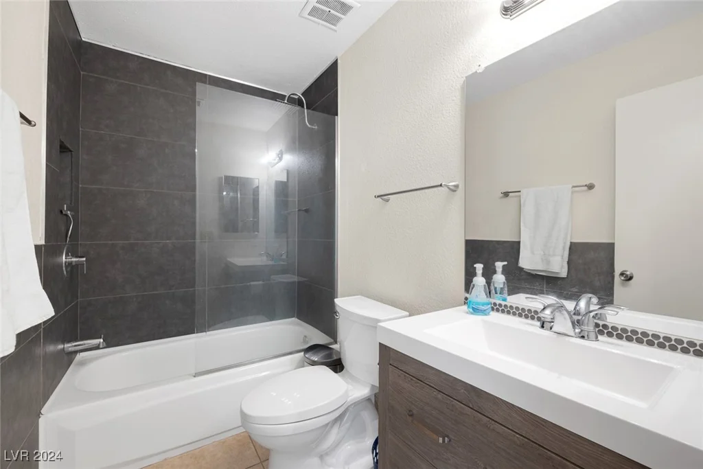 5975 Via Capri, Las Vegas, NV 89122