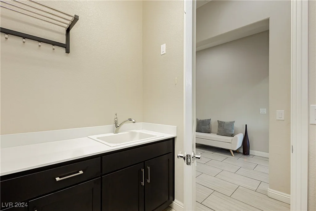 5864 Sky Ridge Falls, Las Vegas, NV 89135