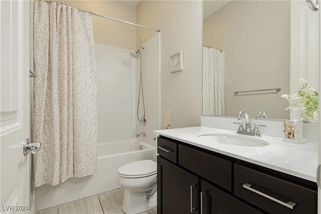 5864 Sky Ridge Falls, Las Vegas, NV 89135