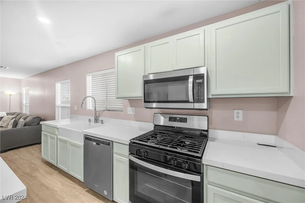 499 Warminster, Las Vegas, NV 89178