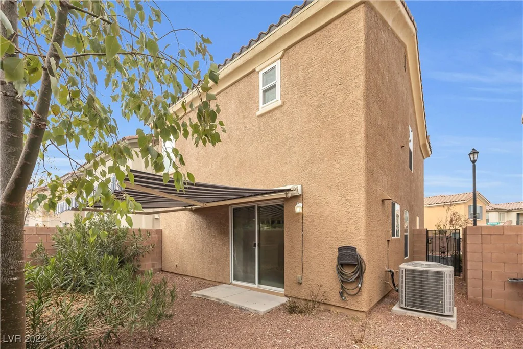 499 Warminster, Las Vegas, NV 89178