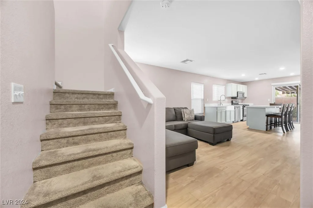 499 Warminster, Las Vegas, NV 89178