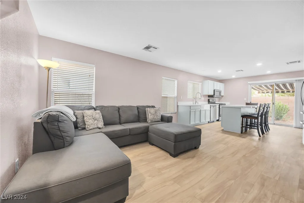 499 Warminster, Las Vegas, NV 89178