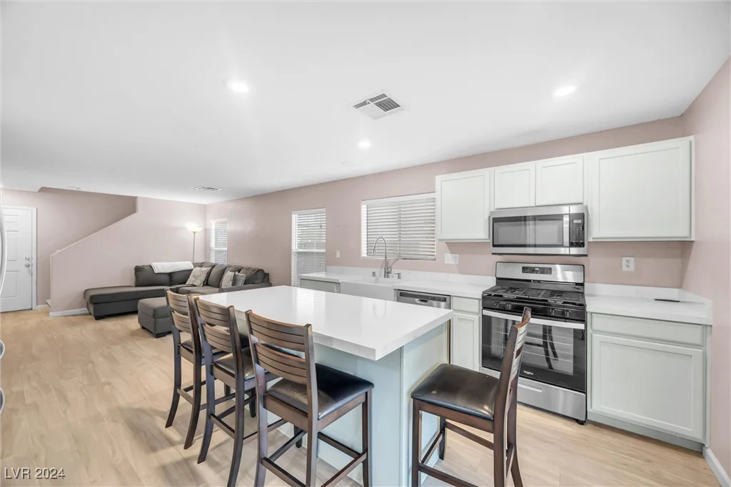 499 Warminster, Las Vegas, NV 89178