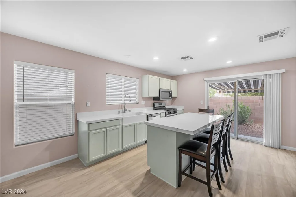 499 Warminster, Las Vegas, NV 89178