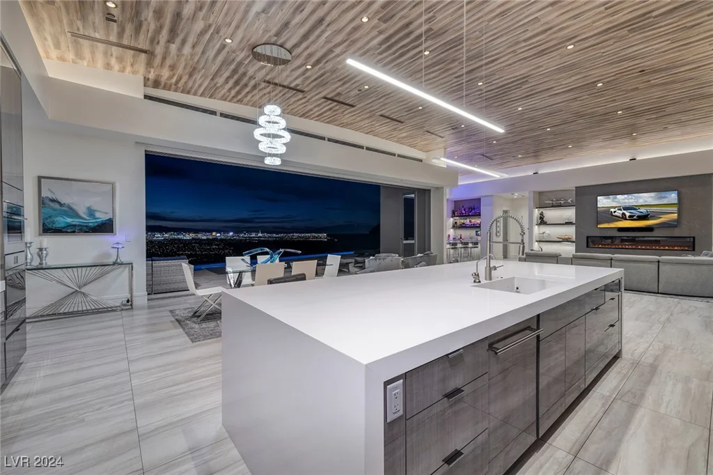673 Falcon Cliff, Henderson, NV 89012