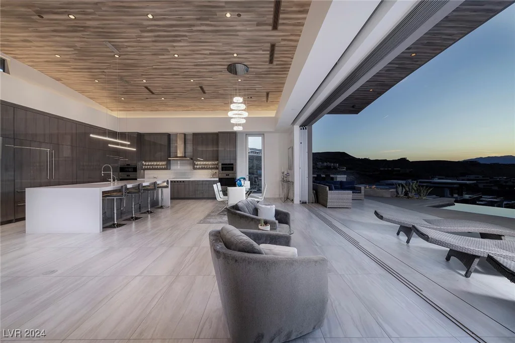 673 Falcon Cliff, Henderson, NV 89012