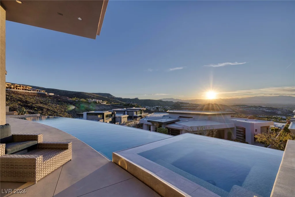673 Falcon Cliff, Henderson, NV 89012