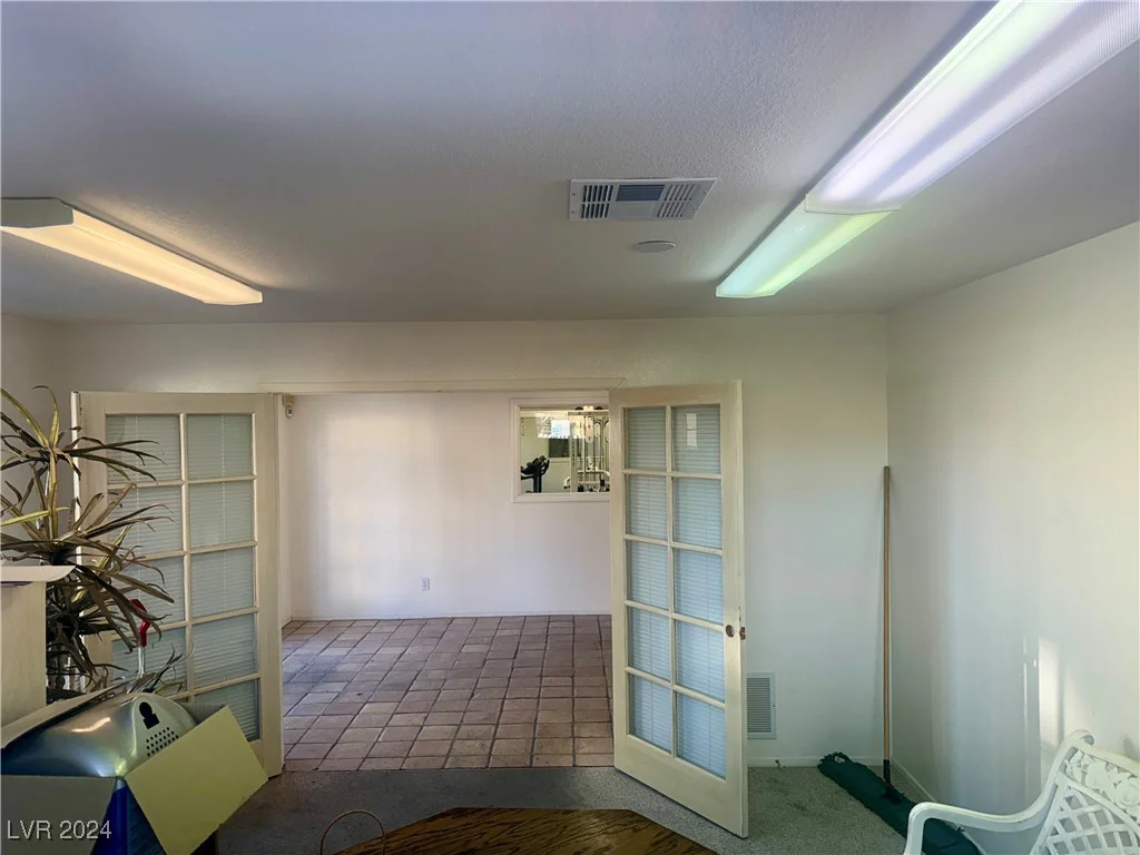 5161 Lindell, Las Vegas, NV 89118