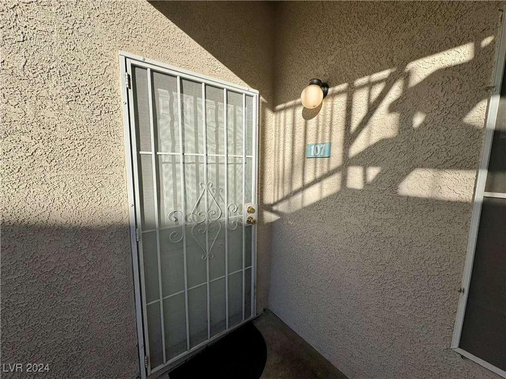 5161 Lindell, Las Vegas, NV 89118