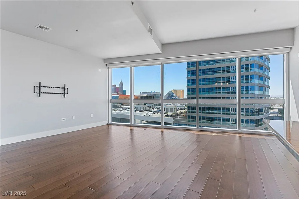 4471 Dean Martin, Las Vegas, NV 89103