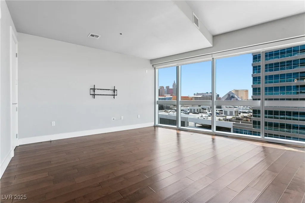 4471 Dean Martin, Las Vegas, NV 89103