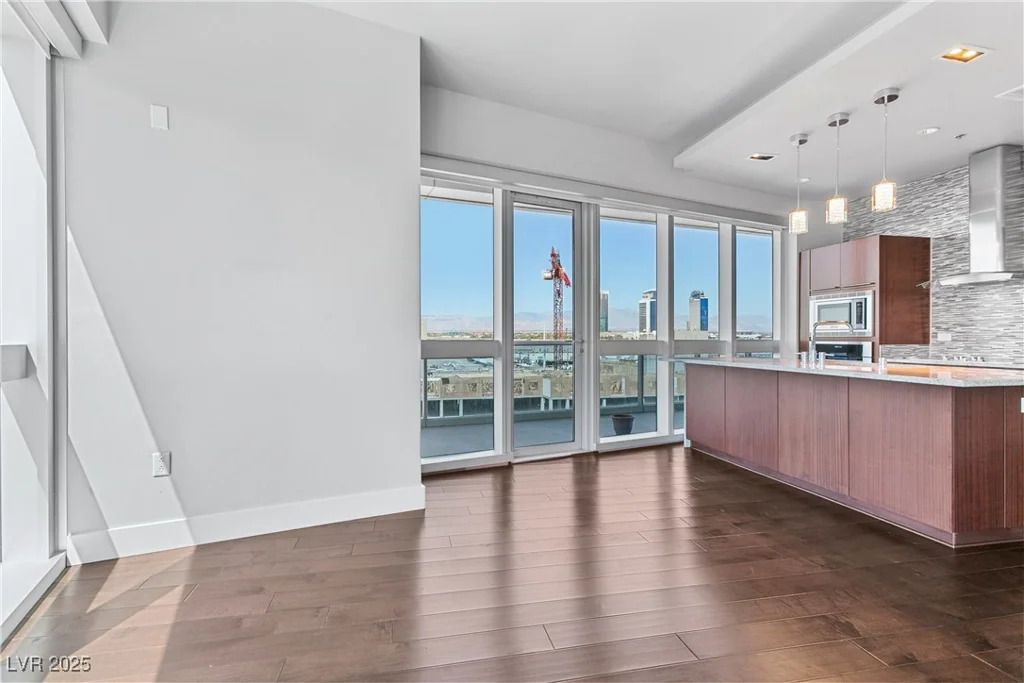 4471 Dean Martin, Las Vegas, NV 89103