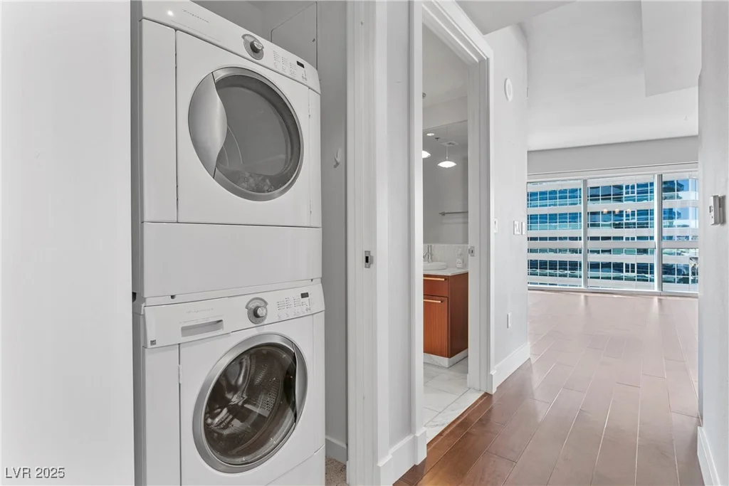 4471 Dean Martin, Las Vegas, NV 89103
