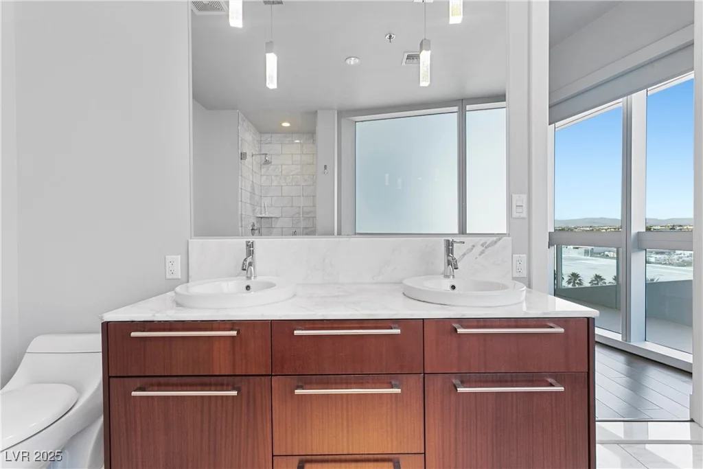 4471 Dean Martin, Las Vegas, NV 89103