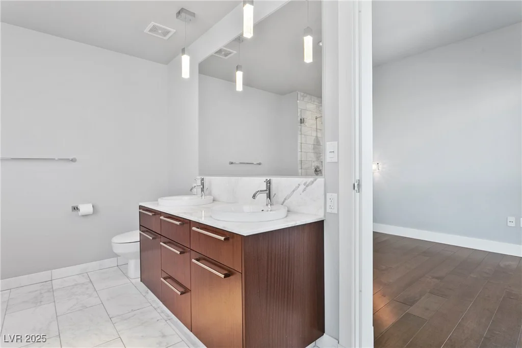 4471 Dean Martin, Las Vegas, NV 89103