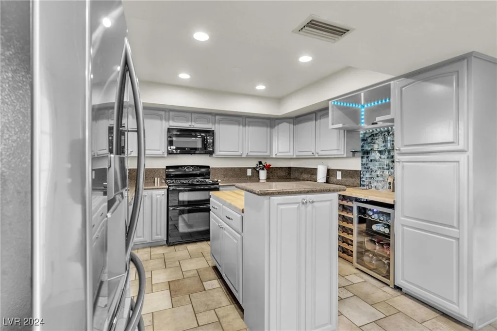 260 Desert Rose, Henderson, NV 89015