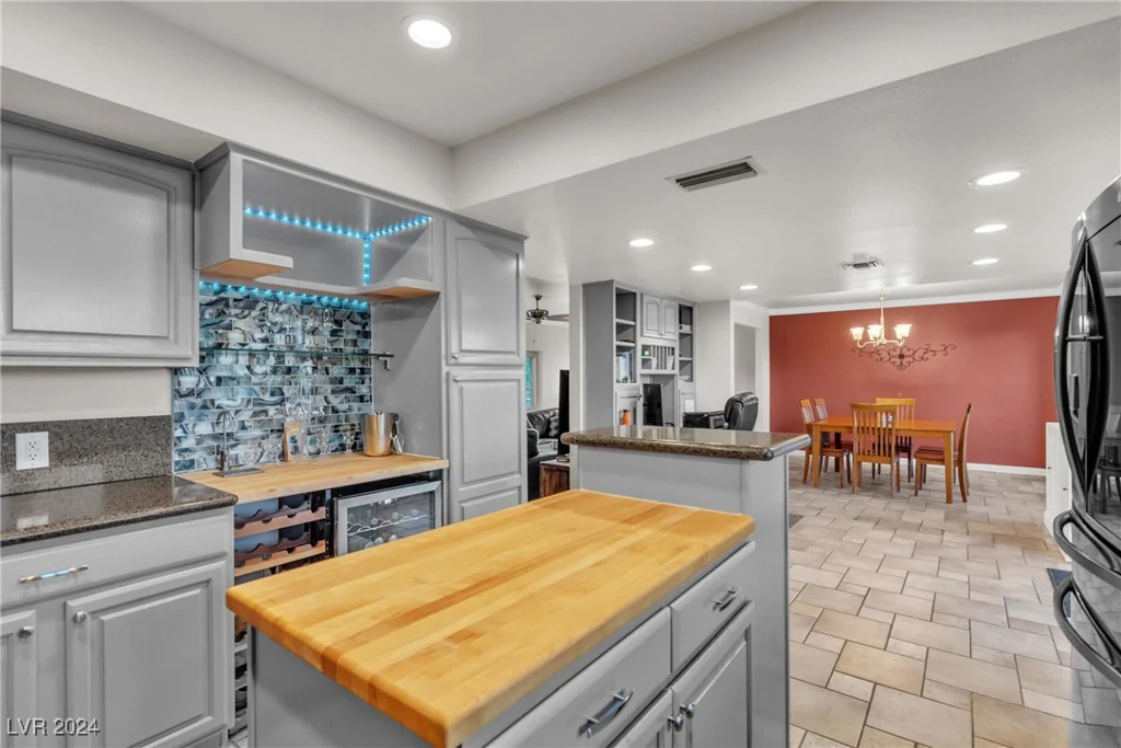 260 Desert Rose, Henderson, NV 89015