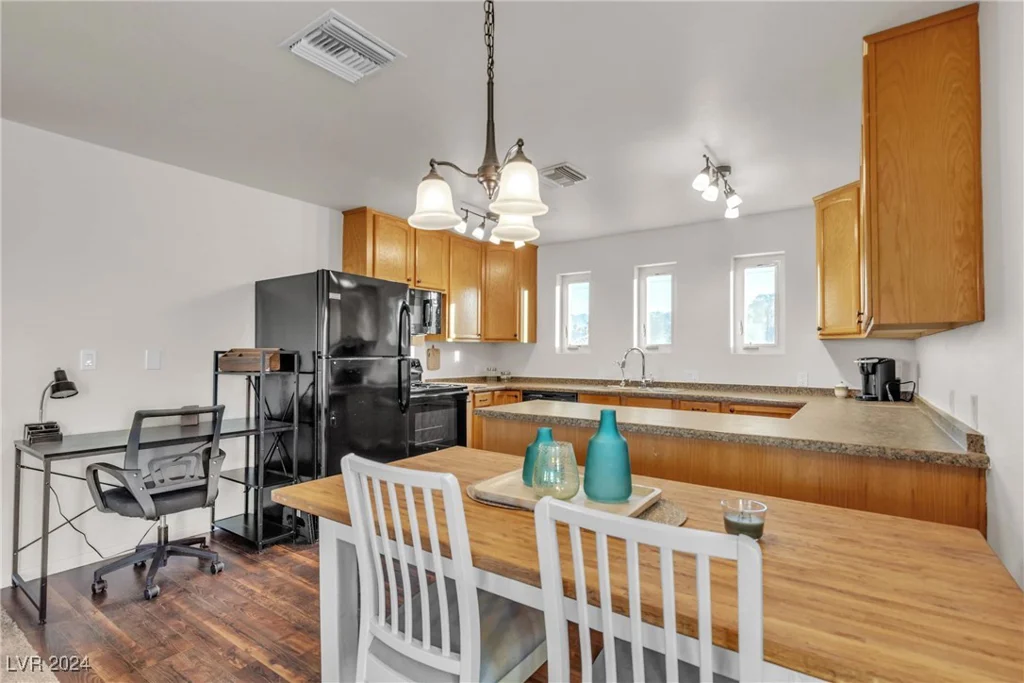 260 Desert Rose, Henderson, NV 89015