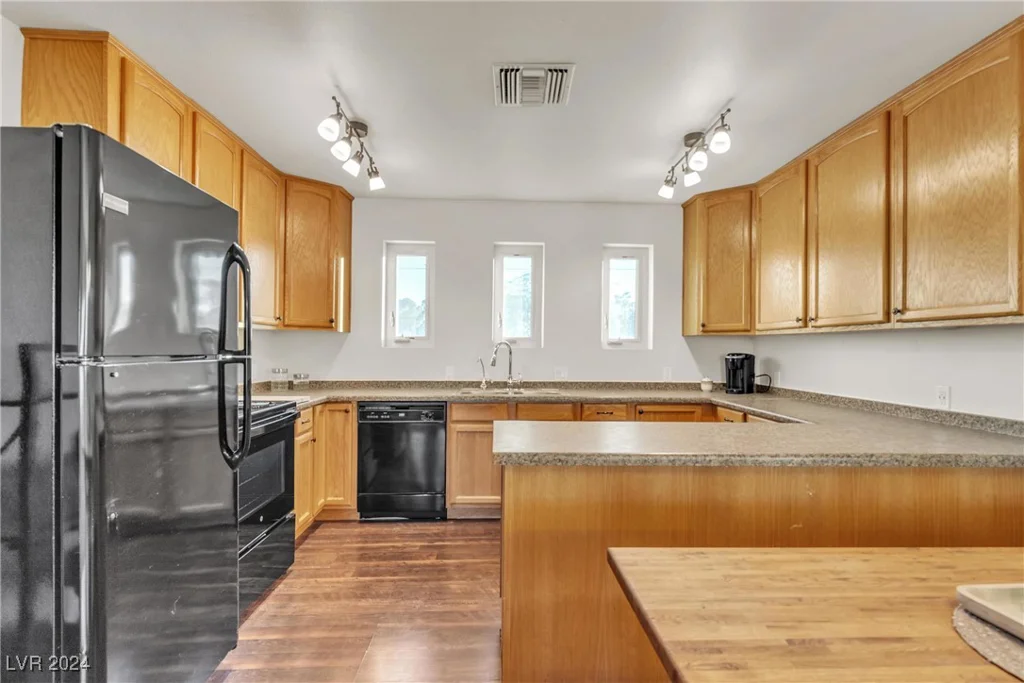 260 Desert Rose, Henderson, NV 89015